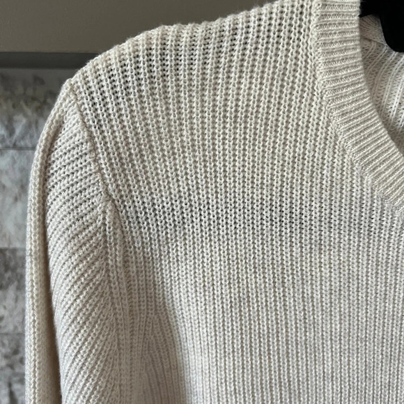 Olivia Warren Large off white sweater with  pleated sleeves - Picture 7 of 7